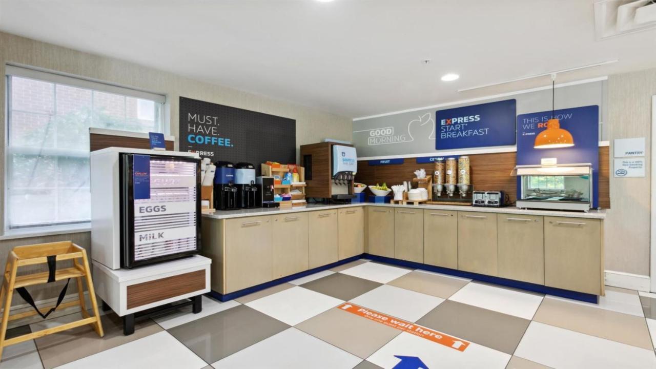 Holiday Inn Express Williamsburg North, An Ihg Hotel Bagian luar foto